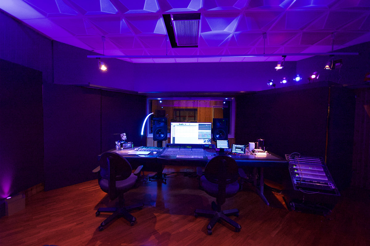 RecordingStudio.stream domain hero background